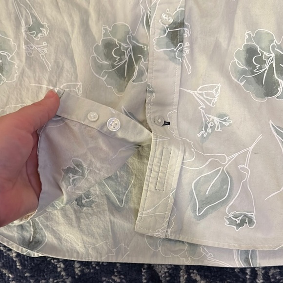 NWOT or EUC Club Monaco short sleeve button up sz medium - Picture 3 of 5